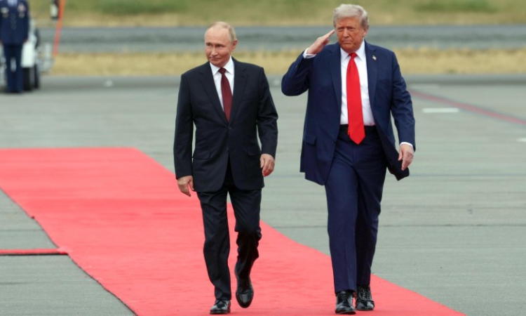 Германия скастри Тръмп, че постлал червения килим за Путин